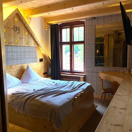Bialy Jar Bed & Breakfast 4*