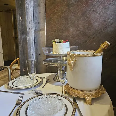 Bed & Breakfast Bialy Jar