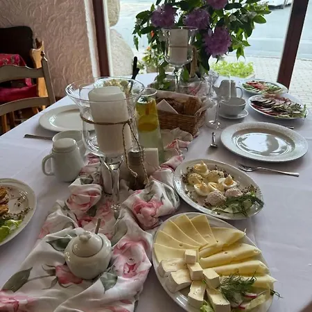 Bed & Breakfast Bialy Jar