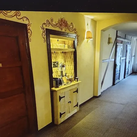 Bialy Jar Bed & Breakfast 4*